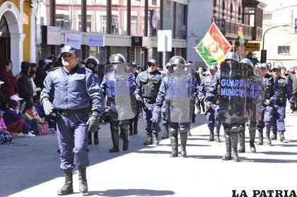 La Guardia Municipal saludó a Bolivia en su día