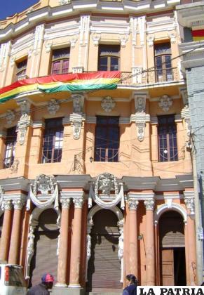 Palais Concert es ocupado para dar mayor comodidad a los asambleístas