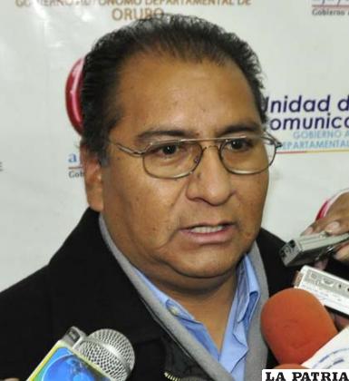 Santos Tito estará fuera del país por más de una semana 