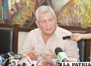 Audiencia del gobernador de Santa Cruz, Rubén Costas fue suspendida hasta fines de agosto /prensascz.blogspot.com
