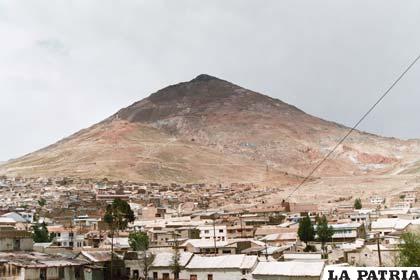 El Cerro Rico de Potosí patrimonio de Bolivia corre el riesgo de desplomarse 
geolocation.ws