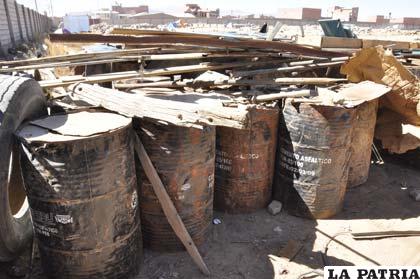 Turriles que contenían cemento asfáltico llevan impreso como fecha del lote el año 2009