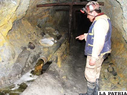 Las aguas ácidas que salen de la mina llegan hasta el lago Poopó (FOTO ARCHIVO)