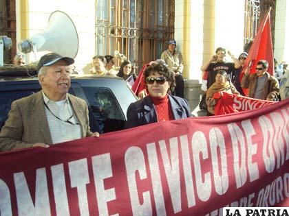 Miembros del Comité Cívico de Oruro en una de sus movilizaciones por demandas regionales