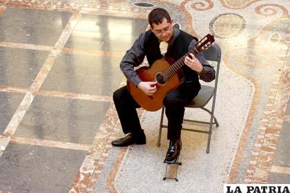 Marcos Puña, el prodigio de la guitarra