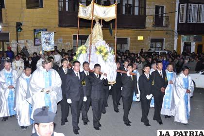 Procesión en honor a la Patrona de la Diócesis de Oruro