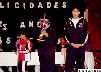 Marcelo Lazzo durante la premiación del certamen 