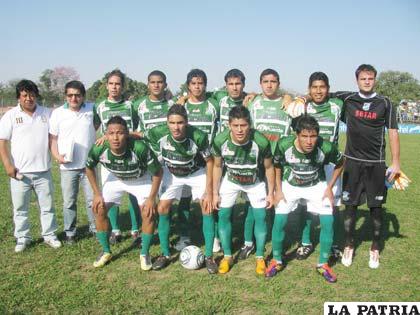 Jugadores de Petrolero de Yacuiba (foto: APG)