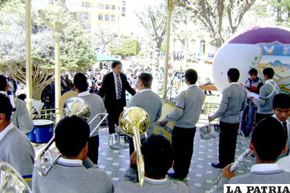 La Banda del Colegio “Antonio José de Sainz” ofreció un repertorio ameno en la Plaza 10 de Febrero