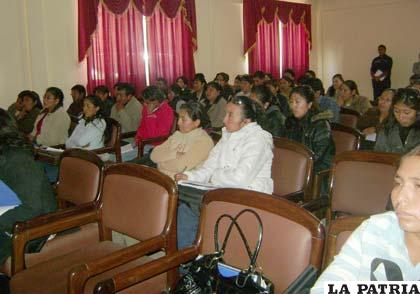 Cursos de capacitación a los funcionarios de salud de los municipios