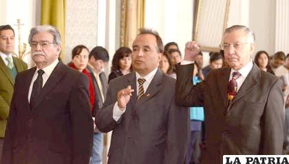 Los nuevos embajadores Jerjes Justiniano, Marcos Domic, y Jorge Cárdenas /APG