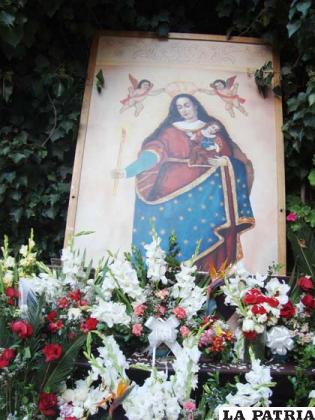 La Virgen del Socavón es venerada por estudiantes