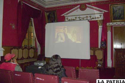 Proyección de documentales en el Municipio