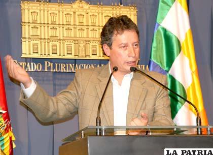 César Navarro, asegura que los movimientos sociales no definen la elección de autoridades /ABI
