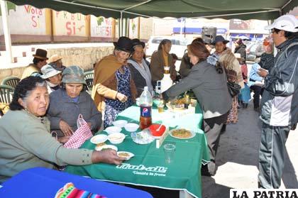 Cocina de la Abuelita fue un éxito ayer en la Avenida Cívica “Sanjinés Vincenti”