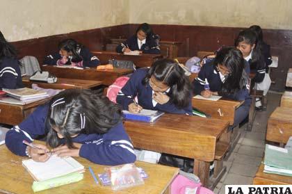 Vuelve el horario normal y se recomienda a estudiantes abrigarse 