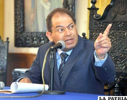 El ministro de gobierno niega secuestro de un policía en Mallku Khota /APG