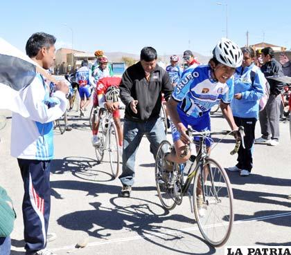 Edson Paredes ciclista orureño que participará en la competencia 
