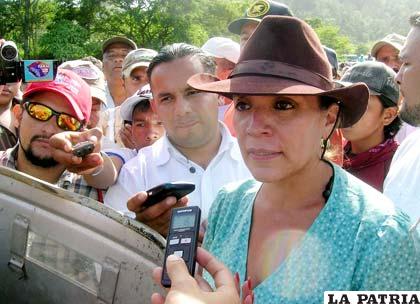 Xiomara Castro de Zelaya, candidata a la presidencia de la República de Honduras /nonosolvidamosdehonduras.blogspot.com