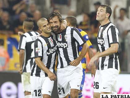 Jugadores de la Juventus celebran el triunfo (foto: foxsportsla.com)