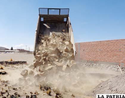 La piedra es insuficiente debido a la demanda de la construcción