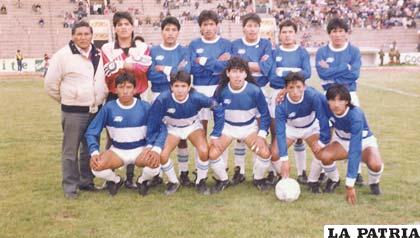 Escalera como director técnico de la selección de Oruro Sub-18 en 1982 