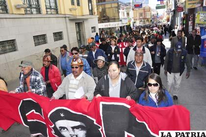 Afiliados a la COD marchan exigiendo cumplimiento a demandas regionales 