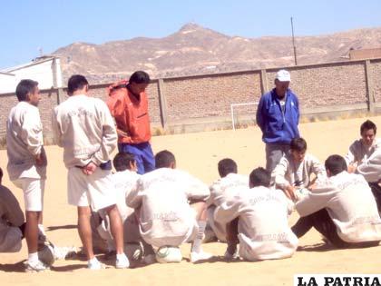 Jugadores y cuerpo técnico analizaron el partido en Potosí 