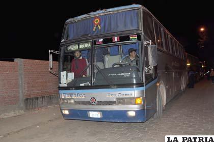 Bus que transportaba a los ciudadanos bolivianos
