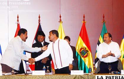 Presidentes reunidos en Guayaquil, Ecuador