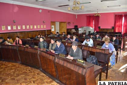 Asamblea aprobó la condecoración de cinco instituciones