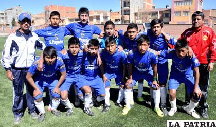 Integrantes del equipo de fútbol del Colegio Sebastián Pagador