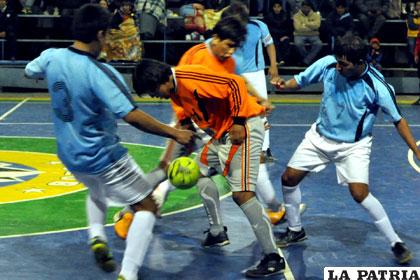 El cotejo entre VHSR y HVR fue bastante trabado