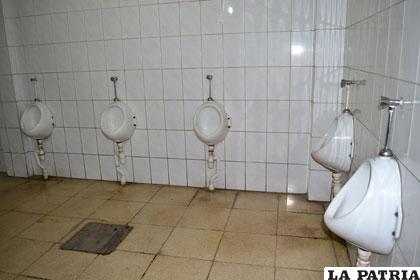 Operativo sorpresa en baños públicos mostró deficiencias