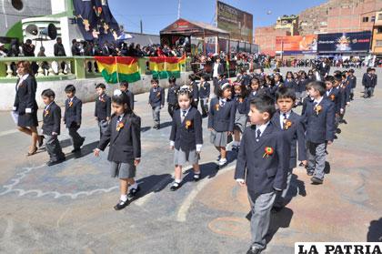 Elegantes niños del Colegio La Salle
