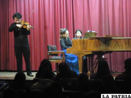Bravura Duet en el III Festival de Música Coral y Orquestal de Oruro