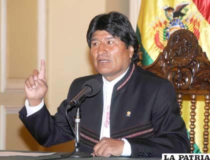 Morales sorprendido que en Bolivia no haya mayoría indígena
