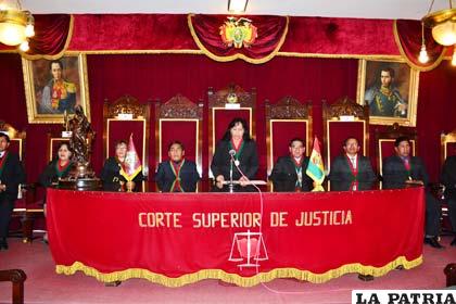 La sesión de honor del Tribunal Departamental de Justicia