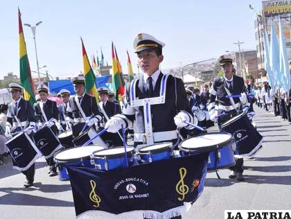 Varias Unidades Educativas, realizaron el desfile cívico patriótico en conmemoración a las fiestas patrias