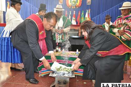 El gobernador Tito y la alcaldesa Pimentel, presentaron la ofrenda en ceremonia interreligiosa
