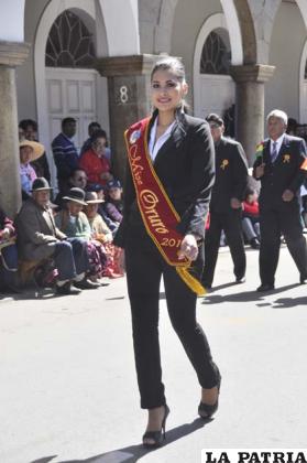 Miss Oruro, Natilena Blanco en el desfile