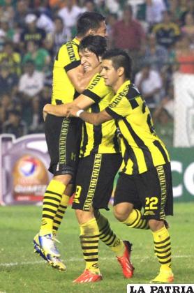 Celebran los jugadores de Guaraní