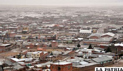 Cambio de clima ocasiona fuertes corrientes de aire en la ciudad de Oruro