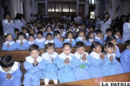 Niños del kínder “Zaconeta” durante la celebración eucarística