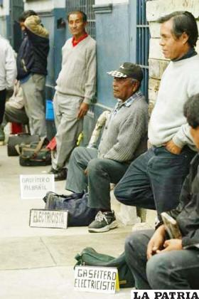 Estudios señalán que creció demanda de empleo en Bolivia