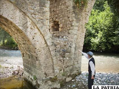 Un hermoso puente, parte del patrimonio cultural de Albania amenazado de derrumbe debido a una leyenda que dice que en su interior hay oro oculto