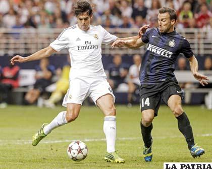Kaká fue autor del primer gol ante el Inter