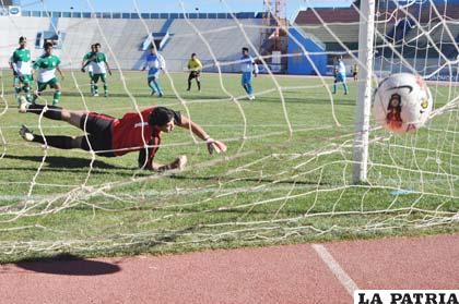 El gol de Oruro mediante Mollinedo no sirvió de mucho