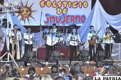 Raymi Bolivia en su actuación durante el Solsticio de Invierno 2013