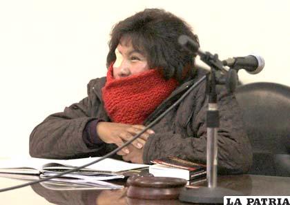 La jueza Julia Helena Jemio Limachi se presentó en el tribunal que juzga el “caso terrorismo”